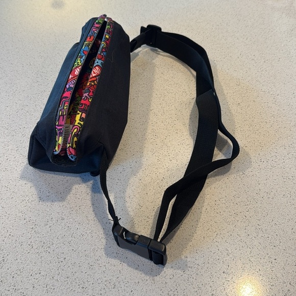 Zipit Case/Hip Pouch/Make up bag with adjustable strap like new - Picture 2 of 8